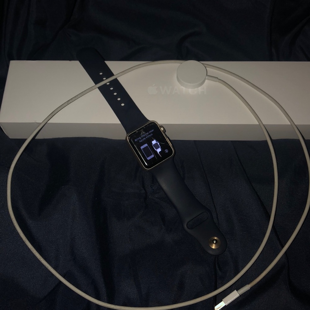 Apple Watch Series 1 Gold with Cracked Screen 38mm